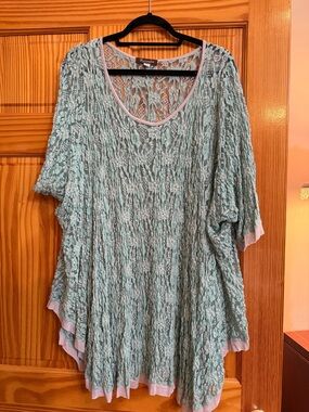 Light Aqua Lace-Textured Womens Tunic with Contrast Trim